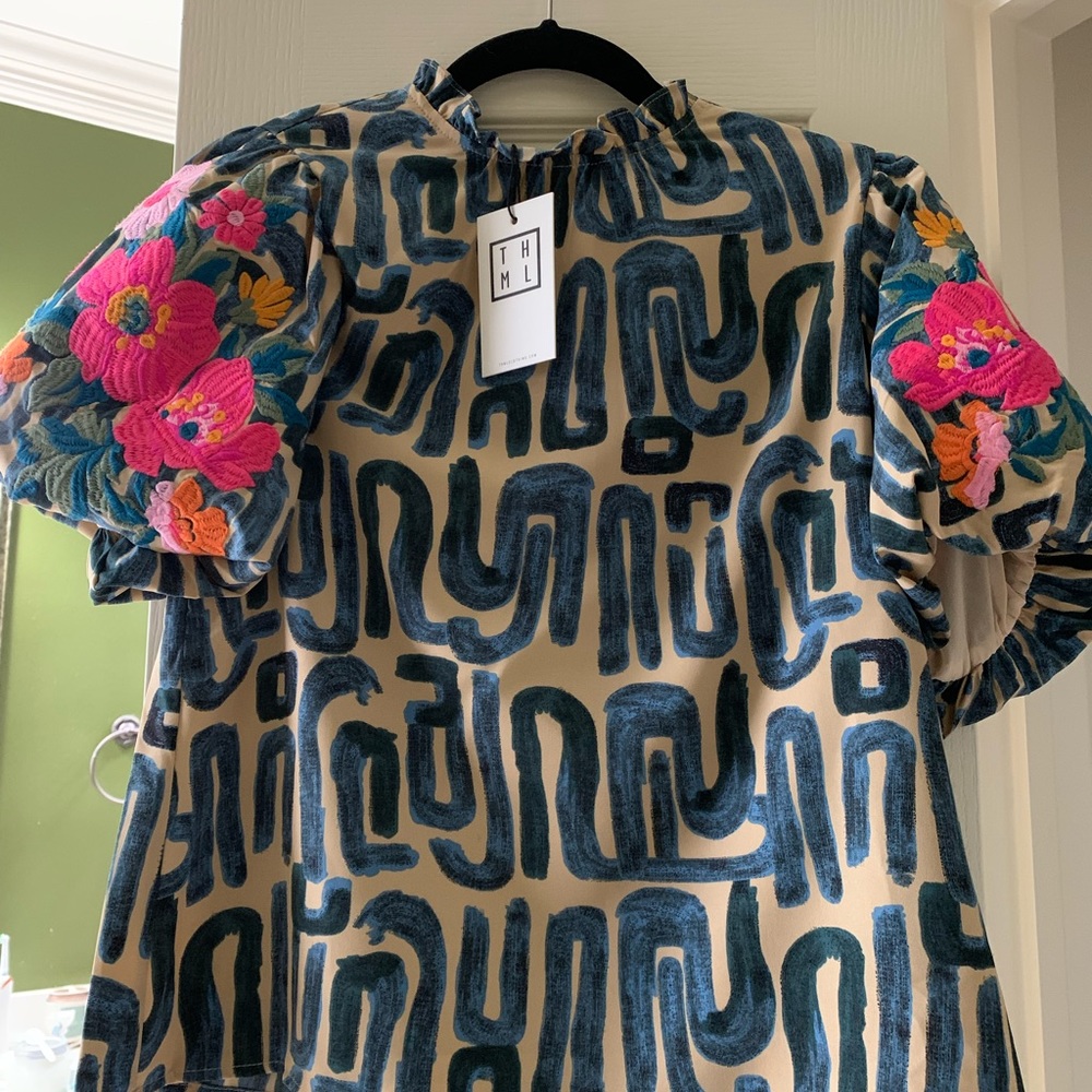 Brand new THML puff sleeves beautiful embroidery. Size XS.